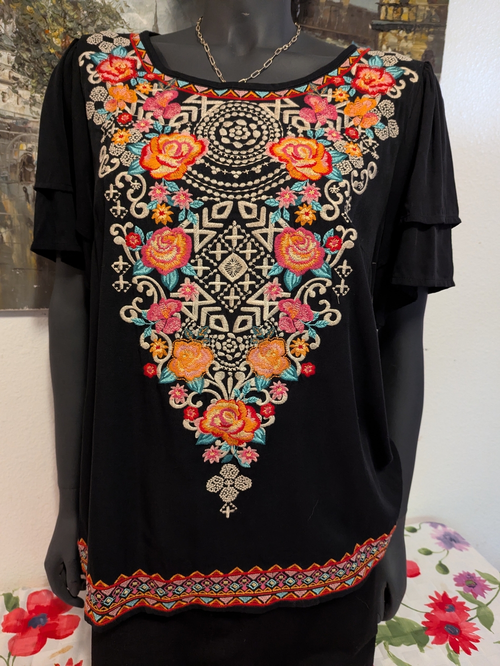 Embroidered Floral Scoop Neck Women's Top - Black